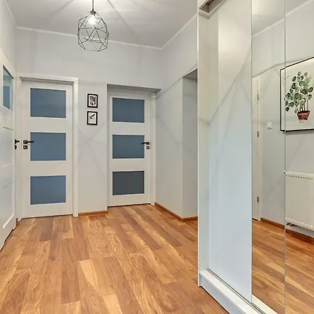 Seaside Boulevard - Location *